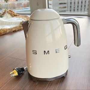 Smeg Electric Kettle Cream Retro Style KLF03CRUS